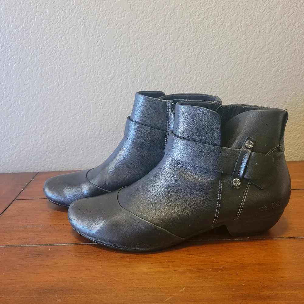 Taos Black Leather Ankle Boots
